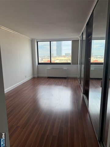 200 Old Palisade Road 7J, Fort Lee, NJ 07024