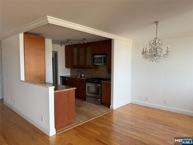 200 Old Palisade Road 7J, Fort Lee, NJ 07024