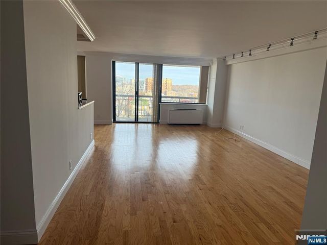 200 Old Palisade Road 7J, Fort Lee, NJ 07024