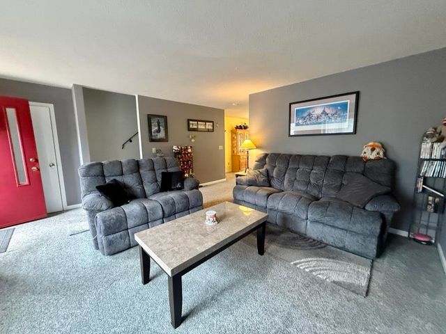 202 Route 27 Apt 39, Raymond, NH 03077