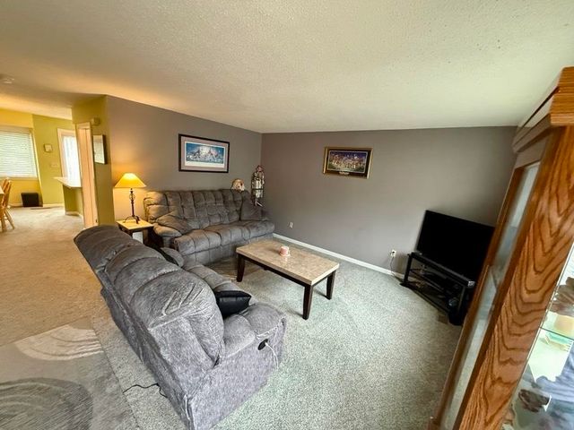 202 Route 27 Apt 39, Raymond, NH 03077