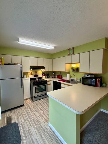 202 Route 27 Apt 39, Raymond, NH 03077