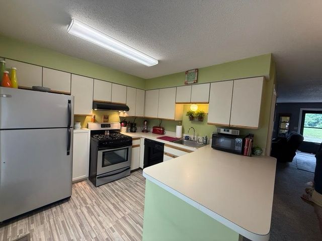 202 Route 27 Apt 39, Raymond, NH 03077