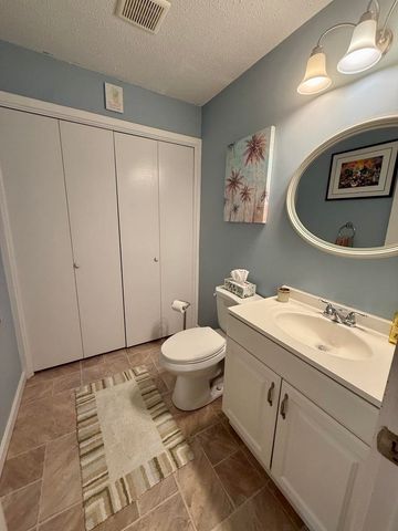 202 Route 27 Apt 39, Raymond, NH 03077