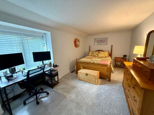 202 Route 27 Apt 39, Raymond, NH 03077