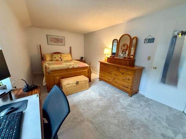202 Route 27 Apt 39, Raymond, NH 03077