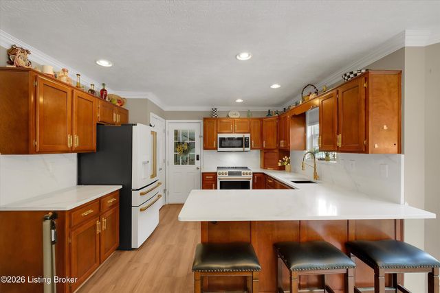10527 Leven Blvd, Louisville, KY 40229