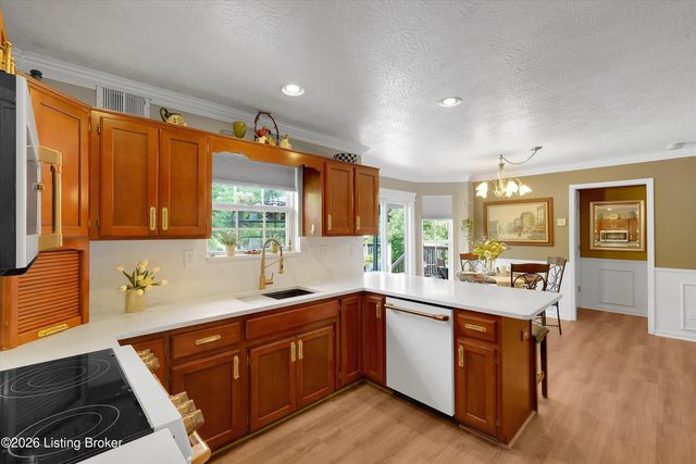 10527 Leven Blvd, Louisville, KY 40229