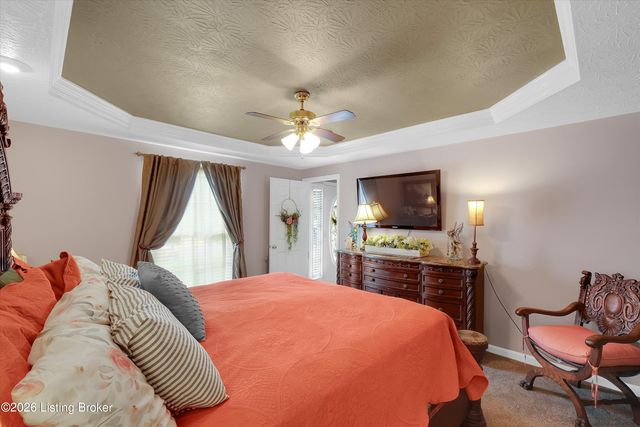 10527 Leven Blvd, Louisville, KY 40229