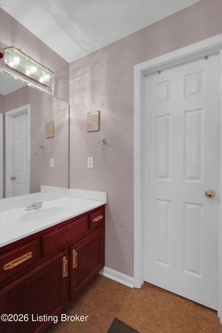10527 Leven Blvd, Louisville, KY 40229