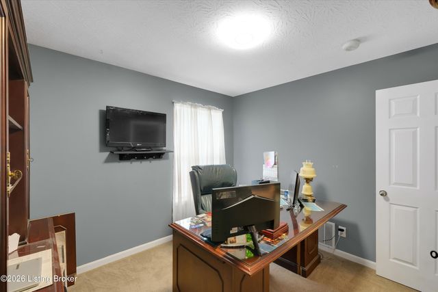 10527 Leven Blvd, Louisville, KY 40229