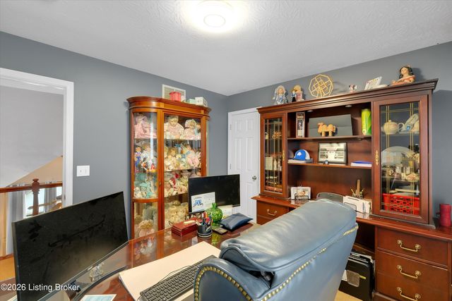 10527 Leven Blvd, Louisville, KY 40229