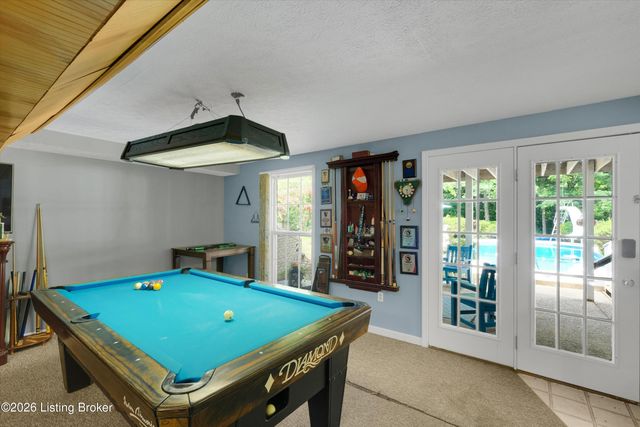 10527 Leven Blvd, Louisville, KY 40229
