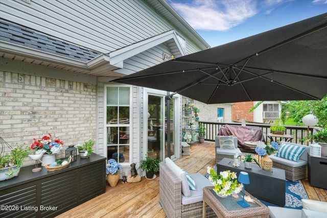10527 Leven Blvd, Louisville, KY 40229
