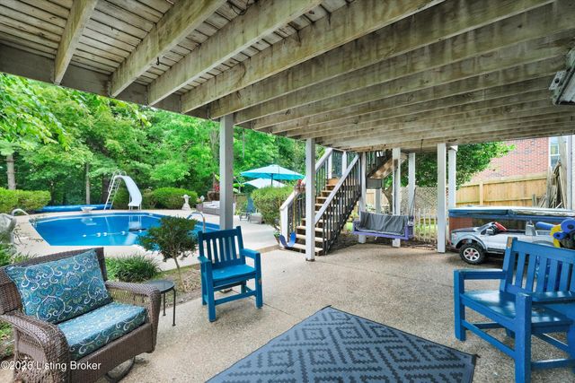 10527 Leven Blvd, Louisville, KY 40229