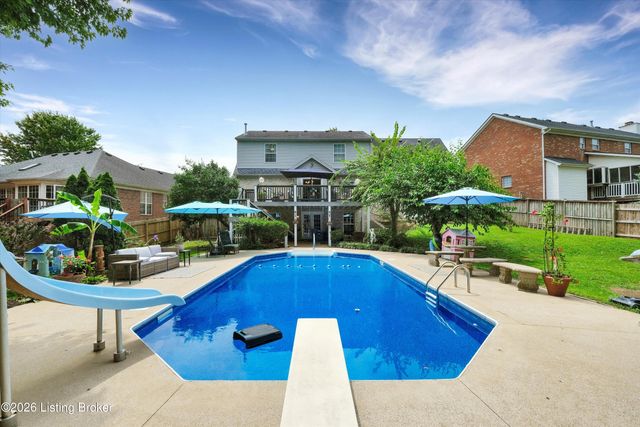 10527 Leven Blvd, Louisville, KY 40229