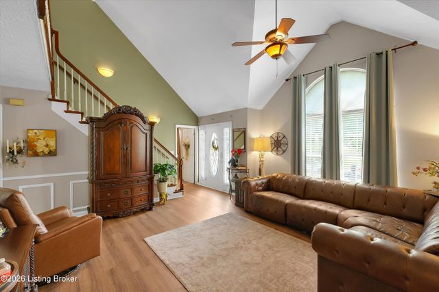 10527 Leven Blvd, Louisville, KY 40229