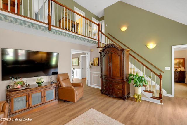 10527 Leven Blvd, Louisville, KY 40229