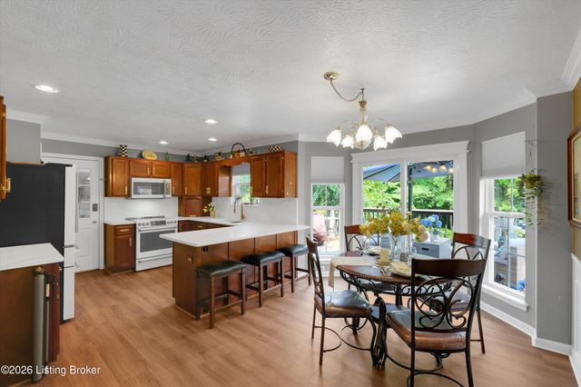 10527 Leven Blvd, Louisville, KY 40229