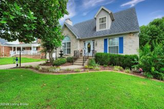 10527 Leven Blvd, Louisville, KY 40229