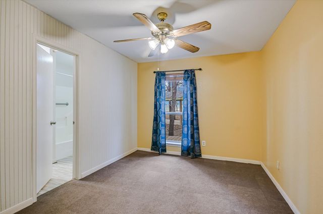 309 Stolle LN, Flatonia, TX 78941