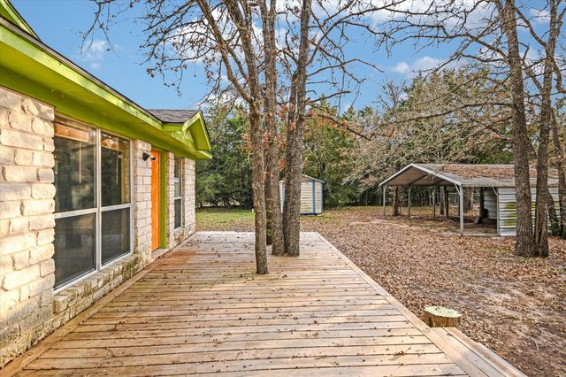 309 Stolle LN, Flatonia, TX 78941