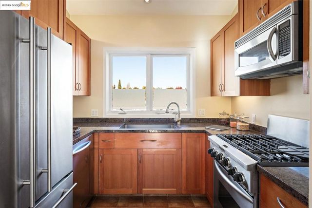 6555 Shattuck Avenue, Oakland, CA 94609