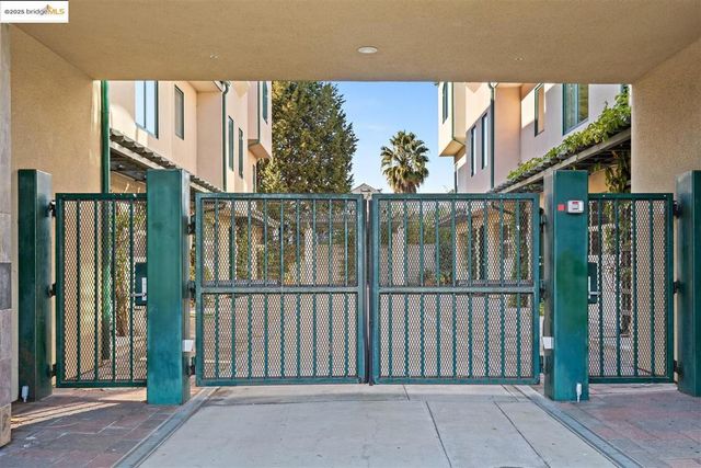 6555 Shattuck Avenue, Oakland, CA 94609