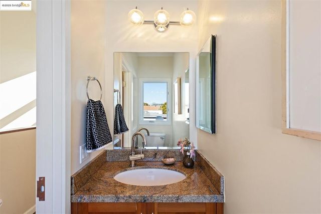 6555 Shattuck Avenue, Oakland, CA 94609