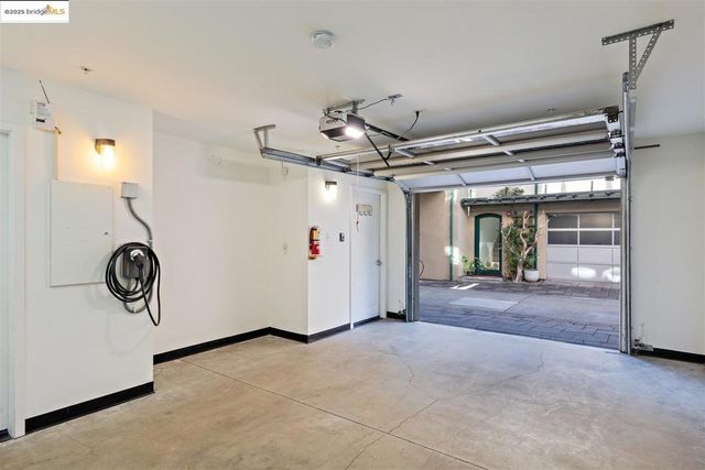 6555 Shattuck Avenue, Oakland, CA 94609