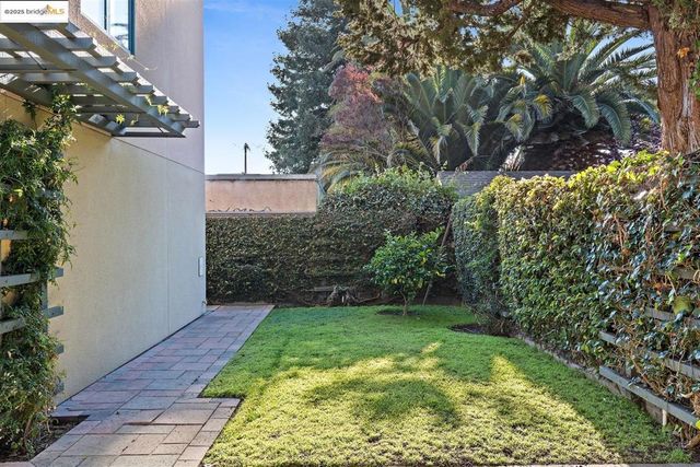 6555 Shattuck Avenue, Oakland, CA 94609