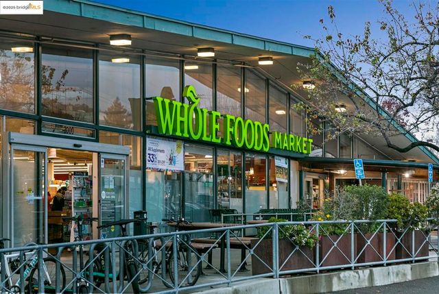 6555 Shattuck Avenue, Oakland, CA 94609