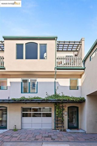 6555 Shattuck Avenue, Oakland, CA 94609