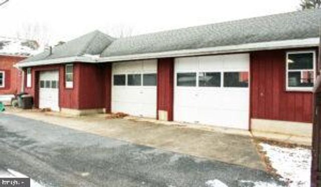 16 E MARBLE ST, Mechanicsburg, PA 17055