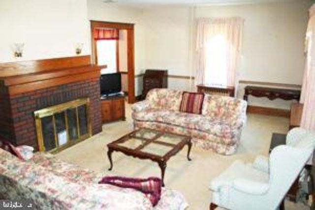 16 E MARBLE ST, Mechanicsburg, PA 17055