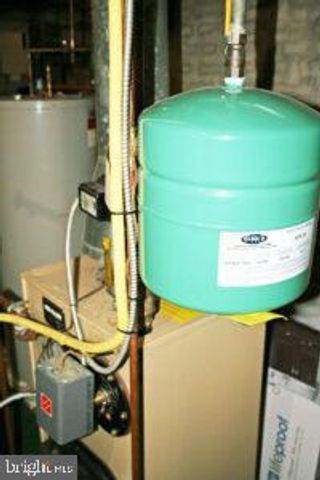 16 E MARBLE ST, Mechanicsburg, PA 17055