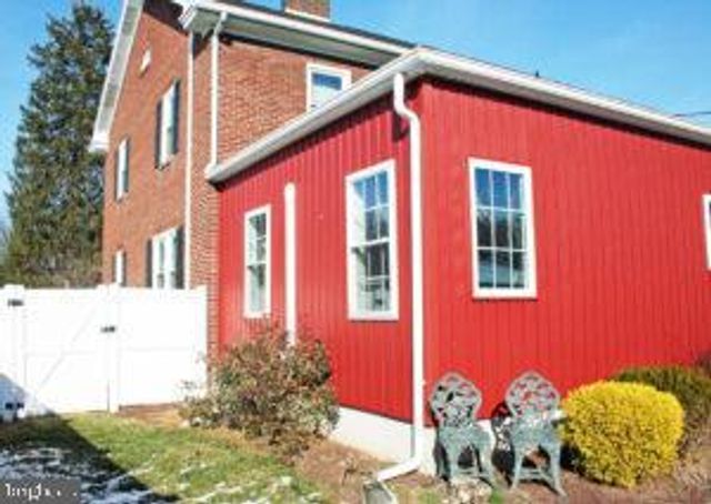 16 E MARBLE ST, Mechanicsburg, PA 17055