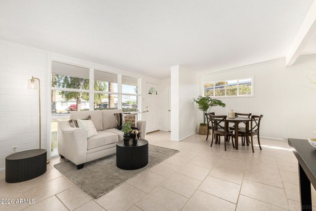 2822 N 34TH Street, Phoenix, AZ 85008