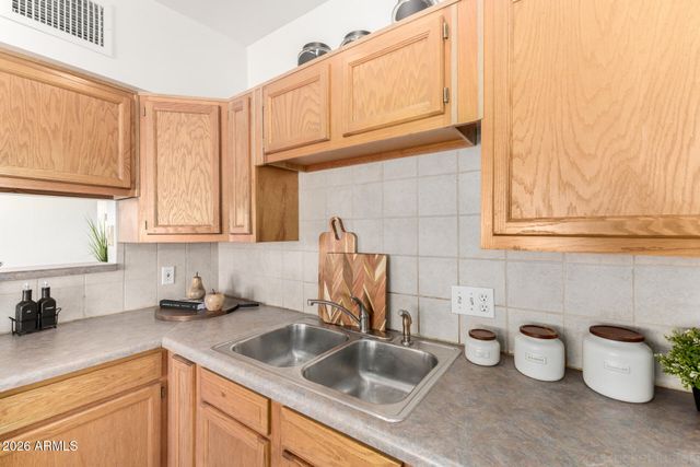 2822 N 34TH Street, Phoenix, AZ 85008