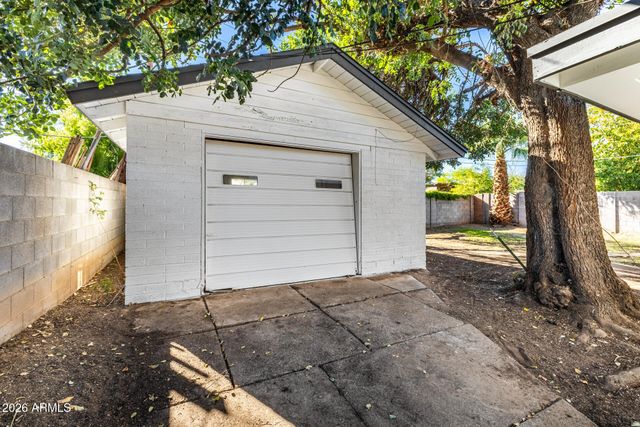 2822 N 34TH Street, Phoenix, AZ 85008