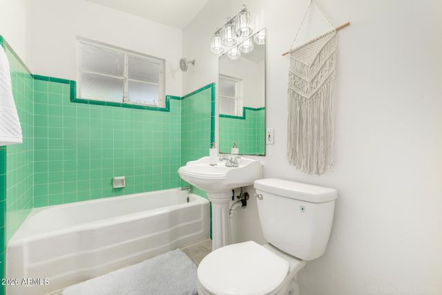 2822 N 34TH Street, Phoenix, AZ 85008