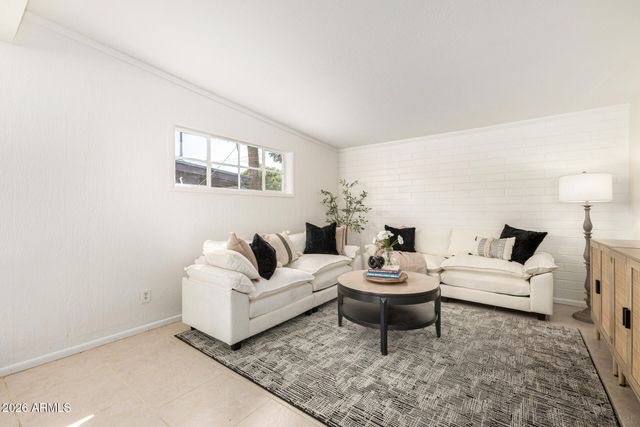 2822 N 34TH Street, Phoenix, AZ 85008