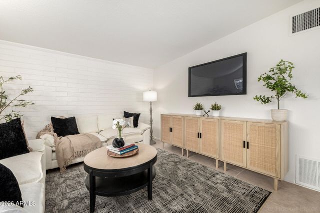 2822 N 34TH Street, Phoenix, AZ 85008