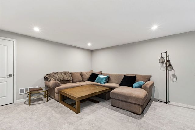 1593 Bur Oak Drive, Bellbrook, OH 45305