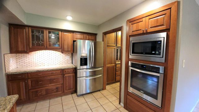 1647 W Wrenwood Avenue, Fresno, CA 93711