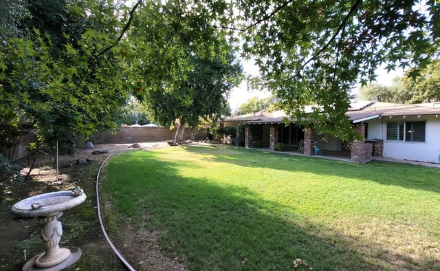 1647 W Wrenwood Avenue, Fresno, CA 93711
