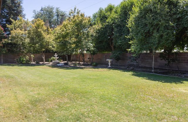 1647 W Wrenwood Avenue, Fresno, CA 93711