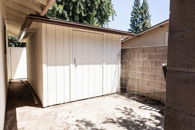 1647 W Wrenwood Avenue, Fresno, CA 93711