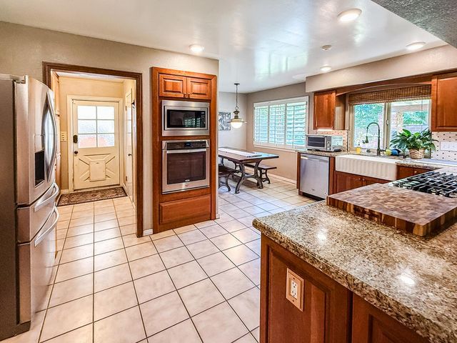 1647 W Wrenwood Avenue, Fresno, CA 93711