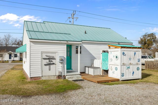 908 N 20th Street, Morehead City, NC 28557